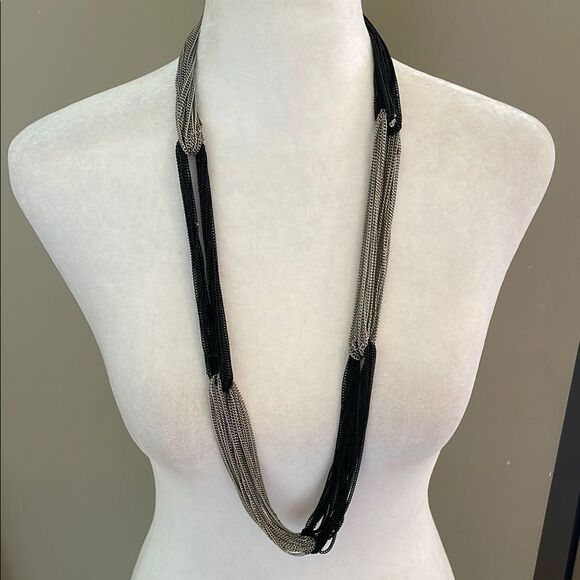 Elegant Black and Silver Necklace - Picture 1 of 4